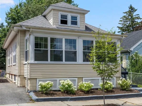 66 Grosvenor Ave, Providence, RI 02908