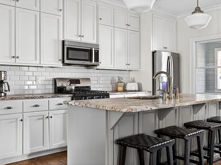 611 N Pine St #B — Photo 8