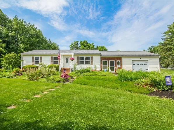 1657 Elise Renee Dr, Savannah, NY 13146