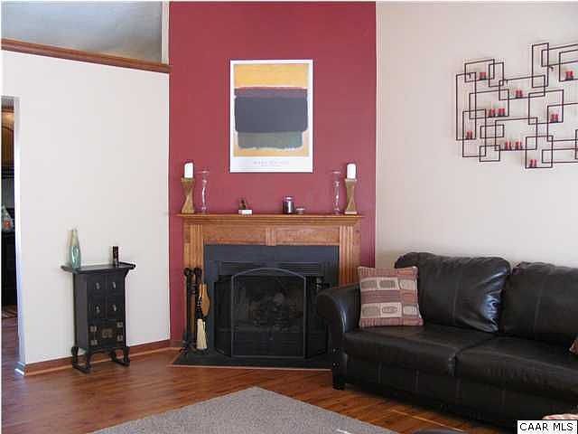 1st image of 8 Blackwood Ln