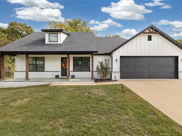 1164 N Davis St, Pea Ridge, AR 72751