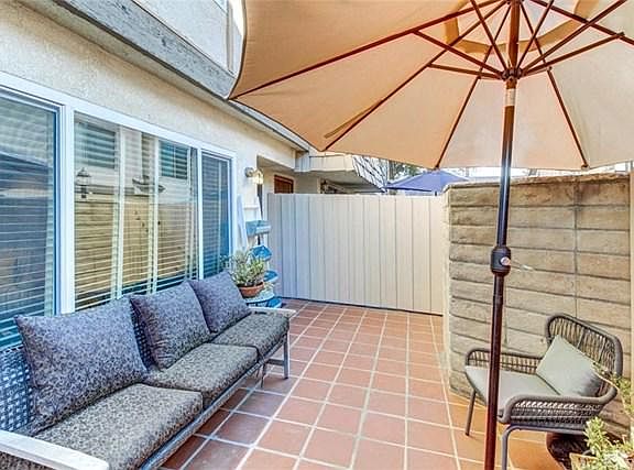5th image of 18631 Collins St APT 4