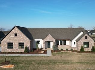 6363 N Blue Sage Dr, Owasso, OK 74055