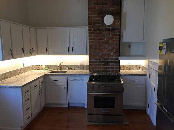 2nd image of 826 Cole St