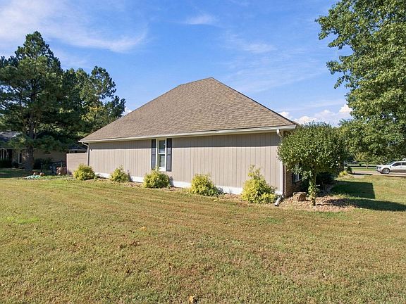 17th image of 5005 Dogwood Cir
