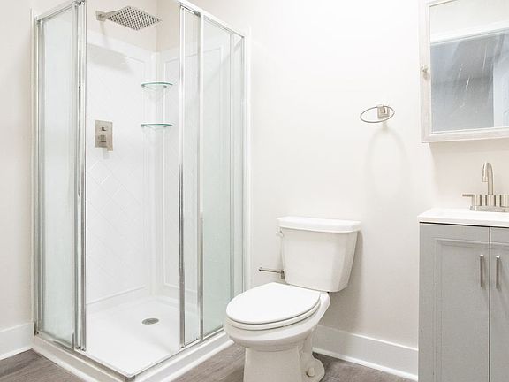 3rd image of 2910 N Woodstock St #1