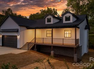47 Tennyson Dr, Taylorsville, NC 28681