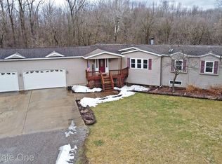 1131 N Baldwin Rd, Oxford, MI 48371
