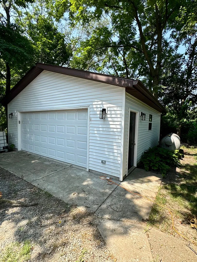 Beautifully Renovated Country Home on 2 Acres Just Outside West Lafayette! — Photo 4