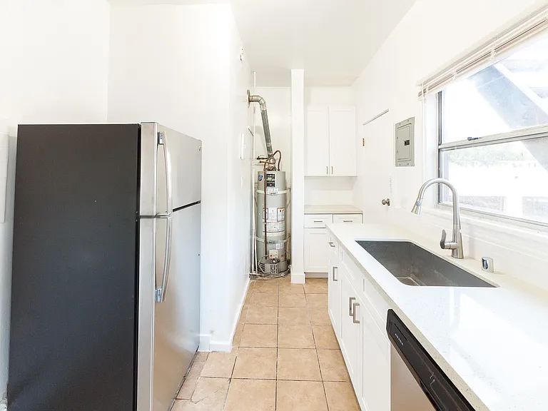 209 N Berendo St #3/4 — Photo 9