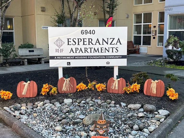 Esperanza Affordable Senior Housing — Photo 20