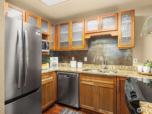 4th image of 11058 NE 33rd Place #D3