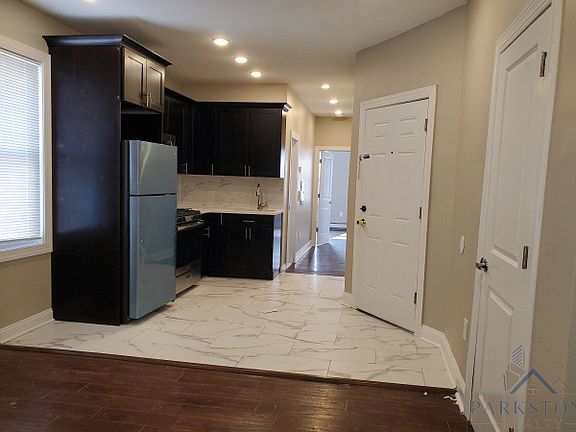 2nd image of 146 Clendenny Ave #3B
