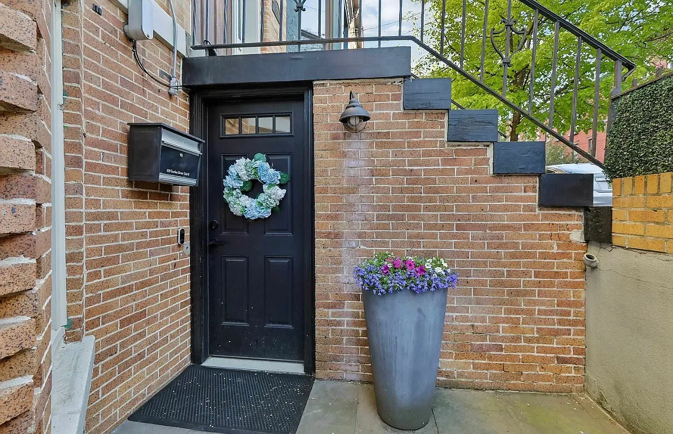 2 bed, 1077 sqft, $4,750 — Photo 1