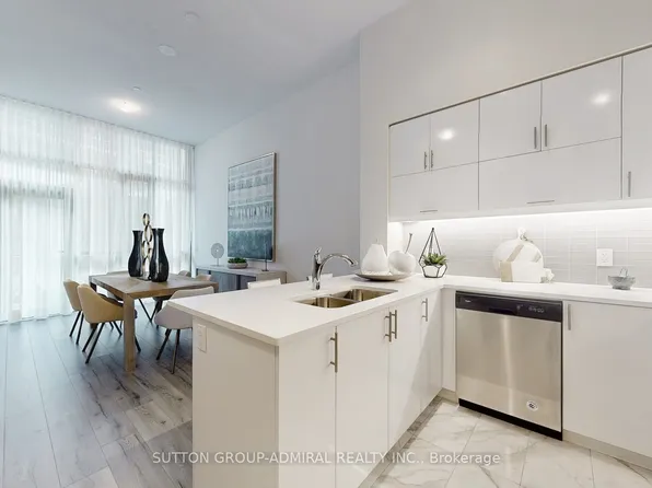 39 Annie Craig Dr #Townhouse 101, Toronto, ON M8V 0H1