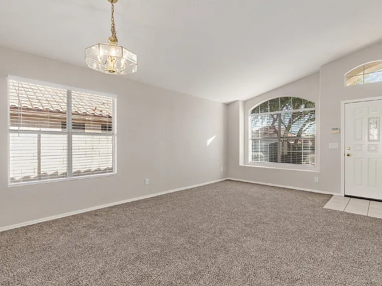 12454 W Holly St — Photo 6