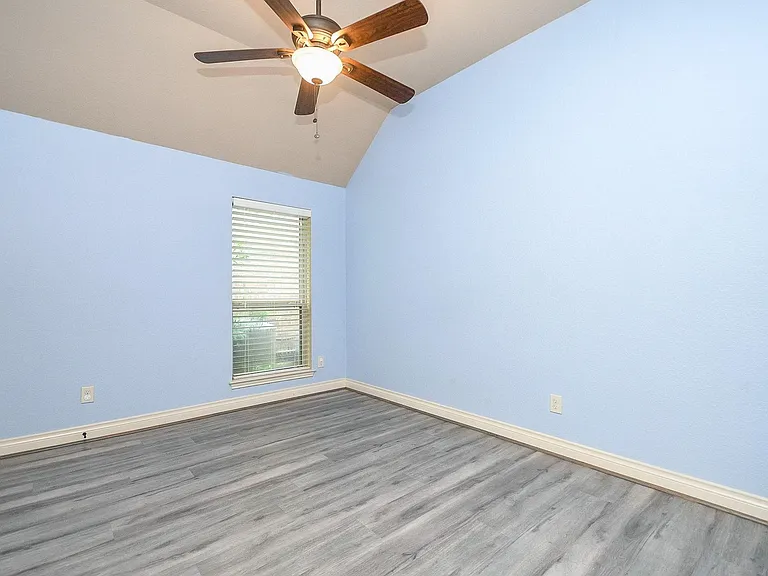 2911 Village Brook Ln — Photo 25