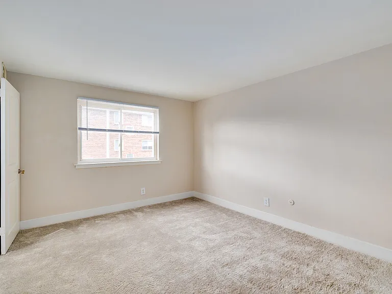 Pine Manor Apartments — Photo 14