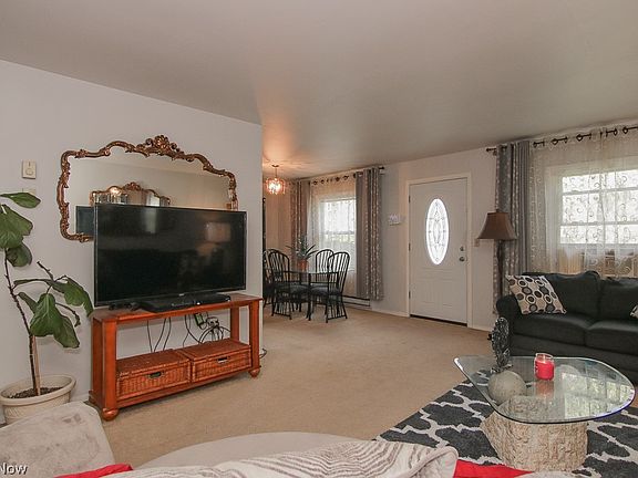 3rd image of 9862 Fremont Dr