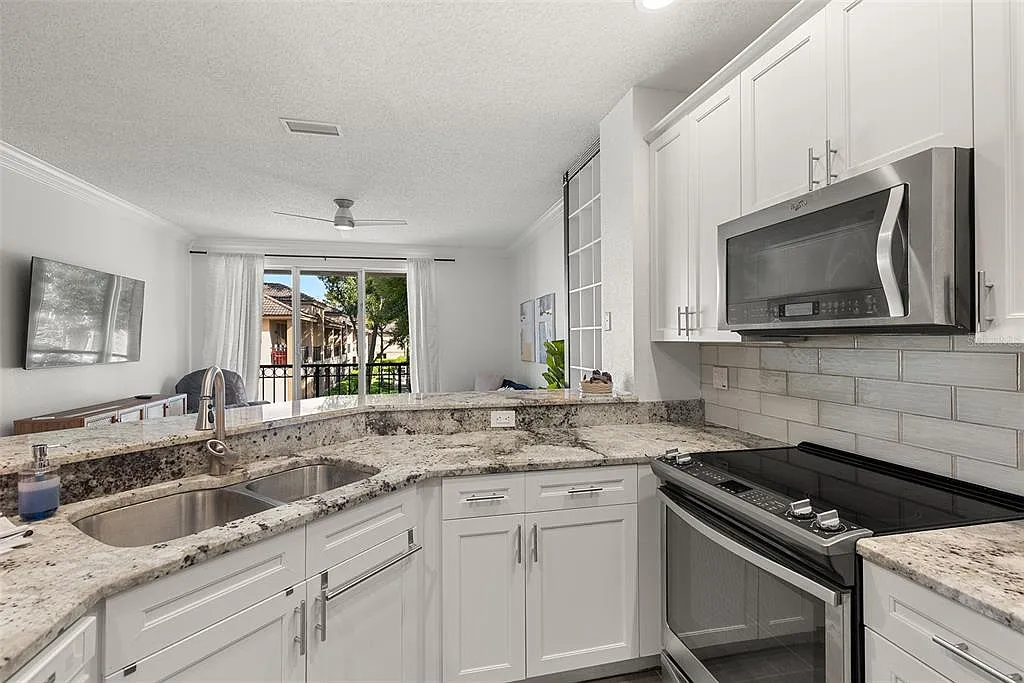 2 bed, 2.0 bath, 1183 sqft, $4,195 — Photo 3