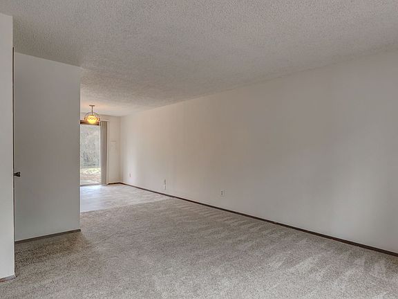 4th image of 1130 SW Harrier Cir APT 2