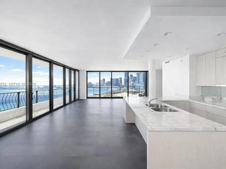 555 NE 15th St #20A — Photo 12