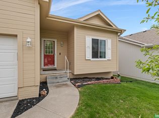 15113 Camden Ave, Omaha, NE 68116
