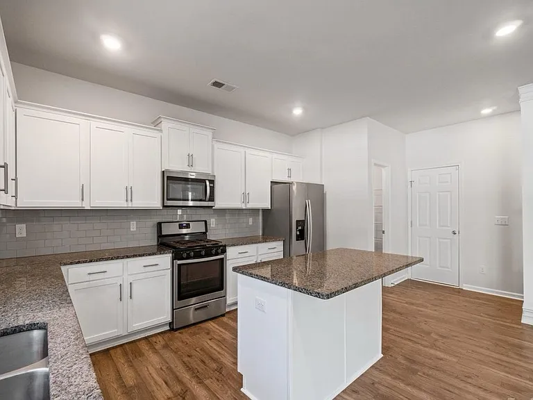2132 Highland Knoll Dr — Photo 17