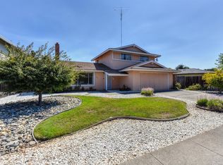 9140 Linda Rio Dr, Sacramento, CA 95826