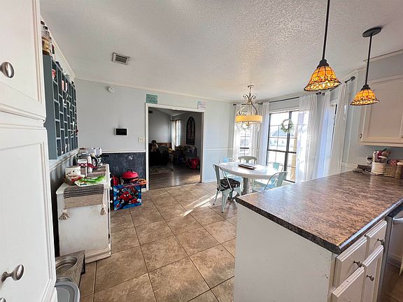 4th image of 1212 Rehoboth Dr