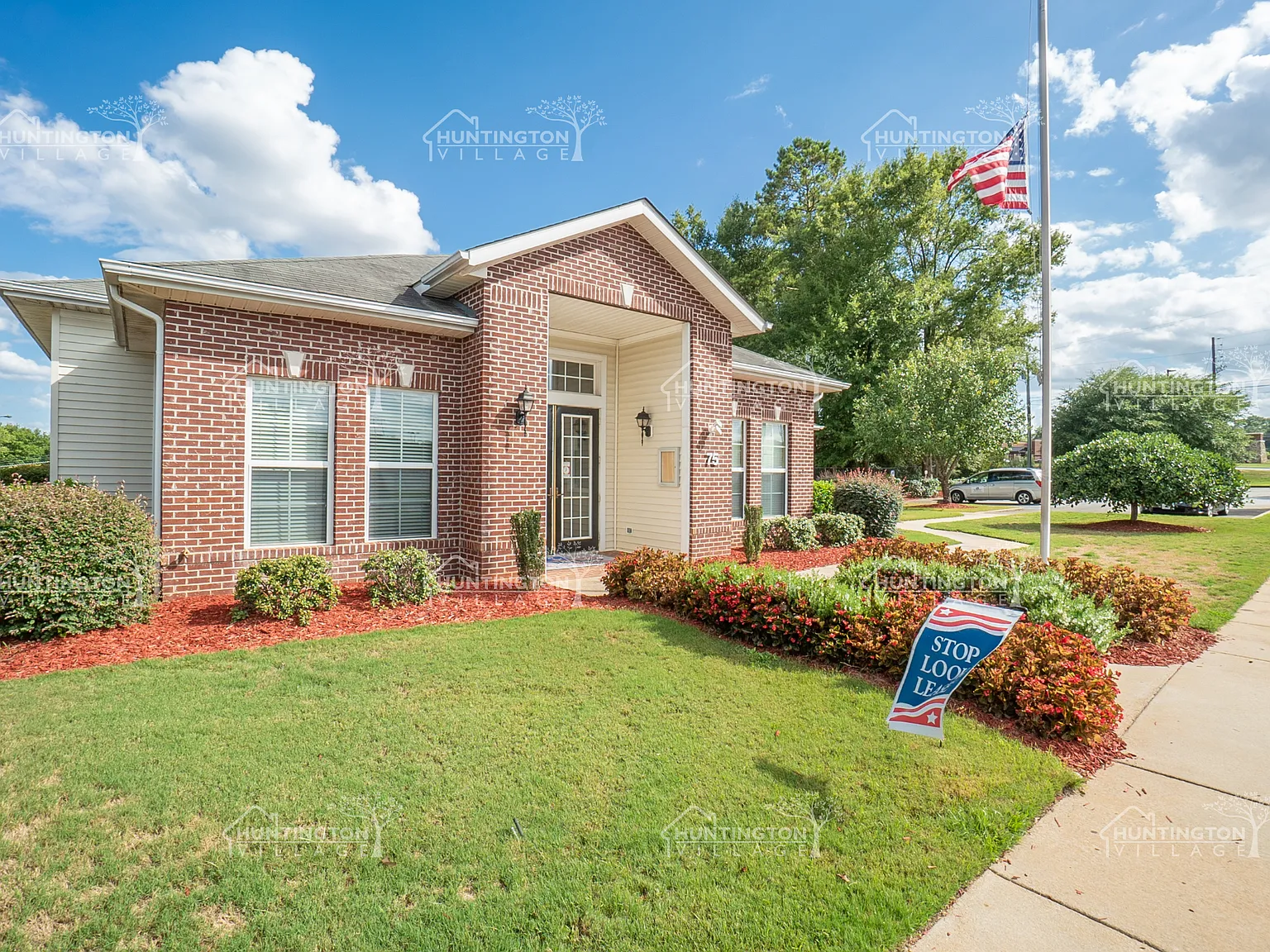 4 bed, 2.5 bath, 1677 sqft, $1,725 — Photo 2
