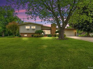 5120 Hillcrest Dr, Flint, MI 48506