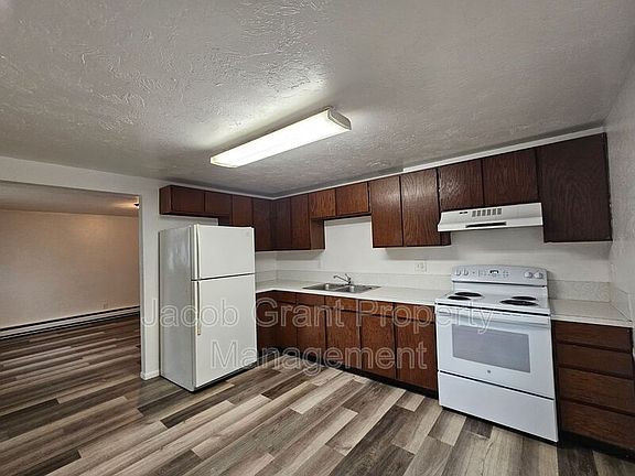 2nd image of 4-1345 Paul St