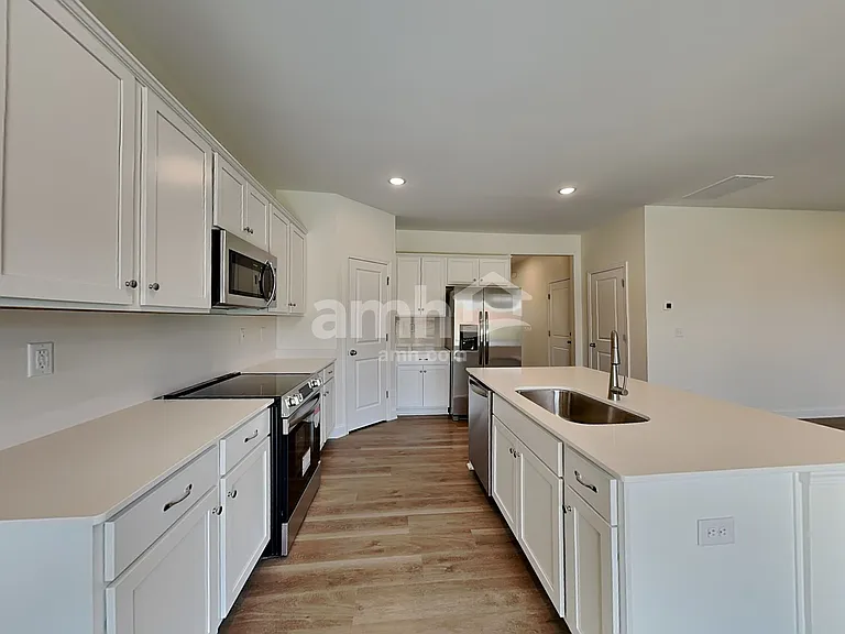 3504 Lincoln Heights Ln — Photo 3