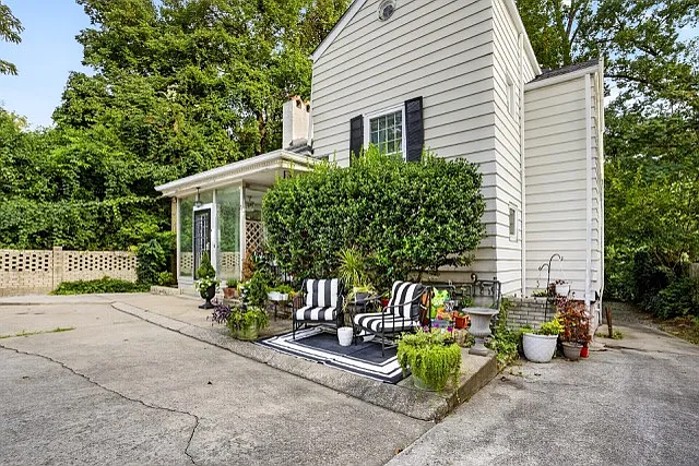 2 bed, 1050 sqft, $1,250 — Photo 3