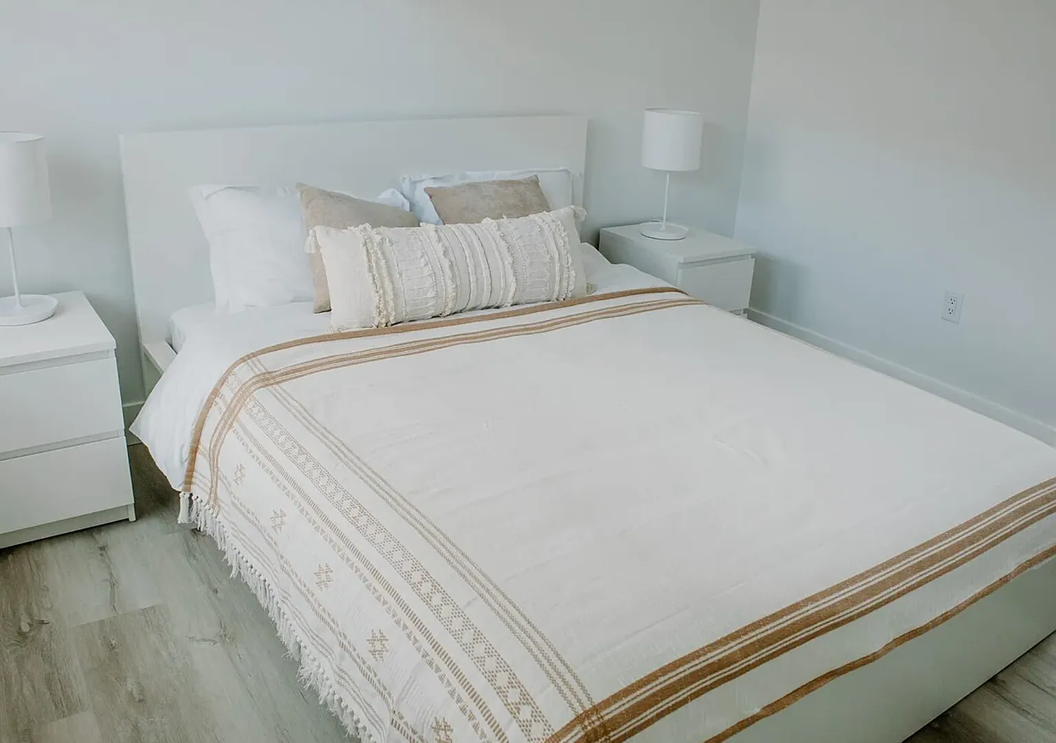 Fully Furnished Studio Apartment! — Photo 3