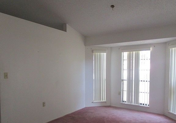 4th image of 4683 Miranda Cir