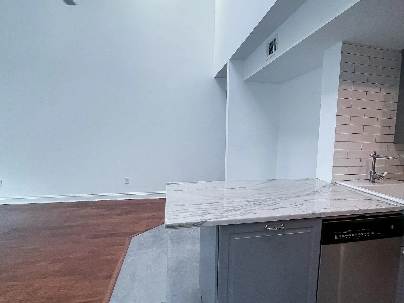 7450 Holly Hill Dr — Photo 2