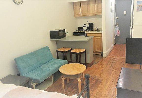 3rd image of 240 W 16th St APT B1