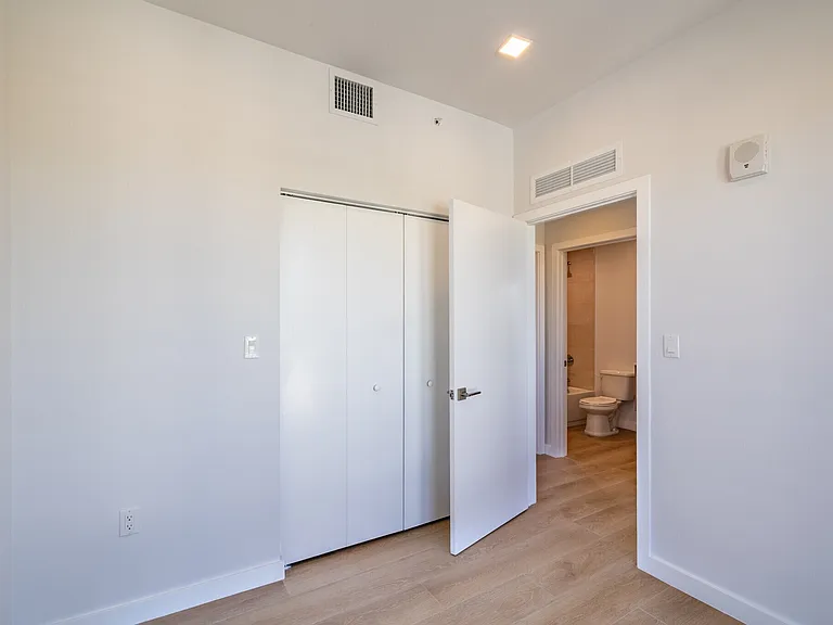1376 SW 4th St #401 — Photo 21