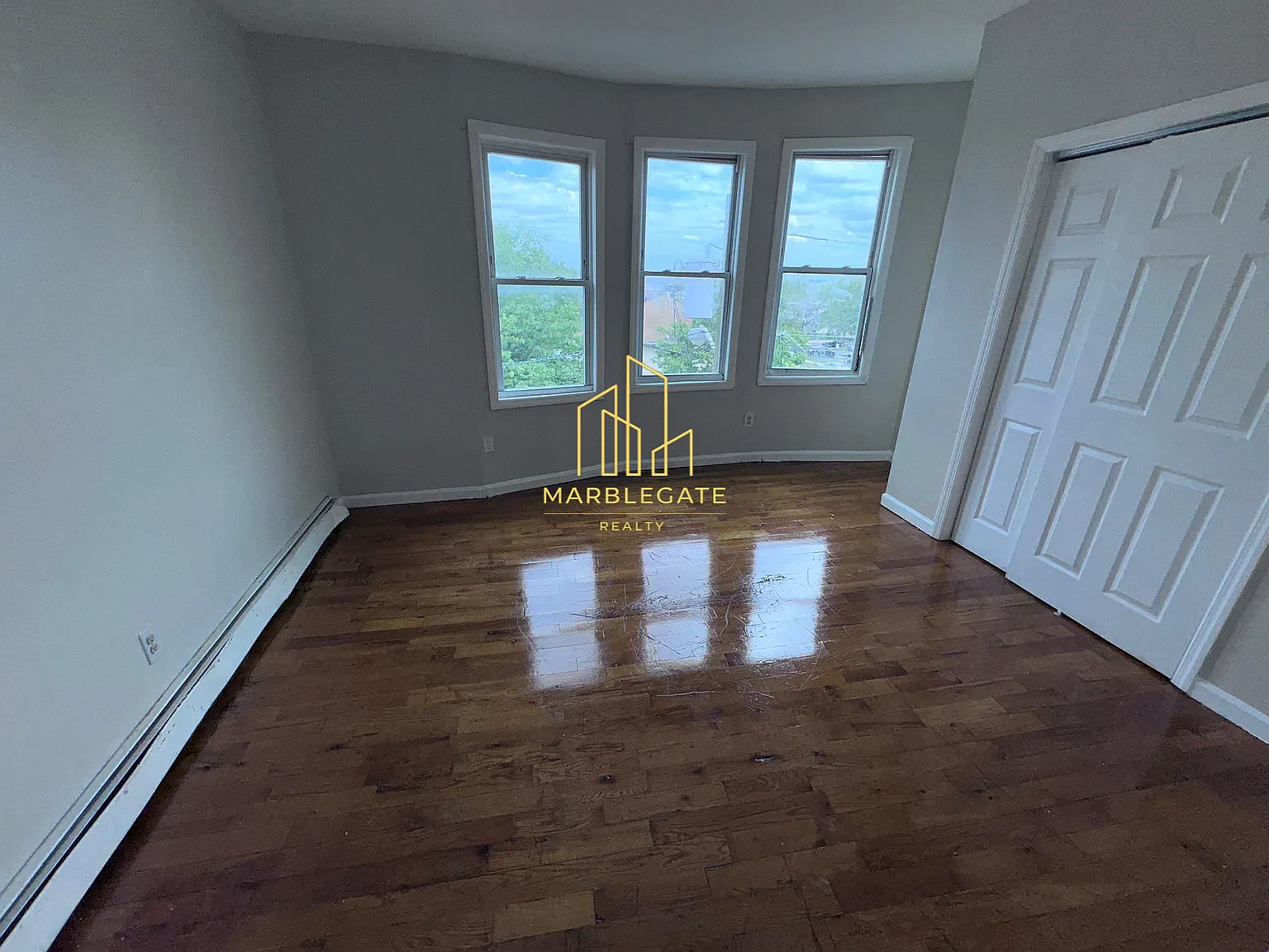 3 bed, 1050 sqft, $1,800 — Photo 2
