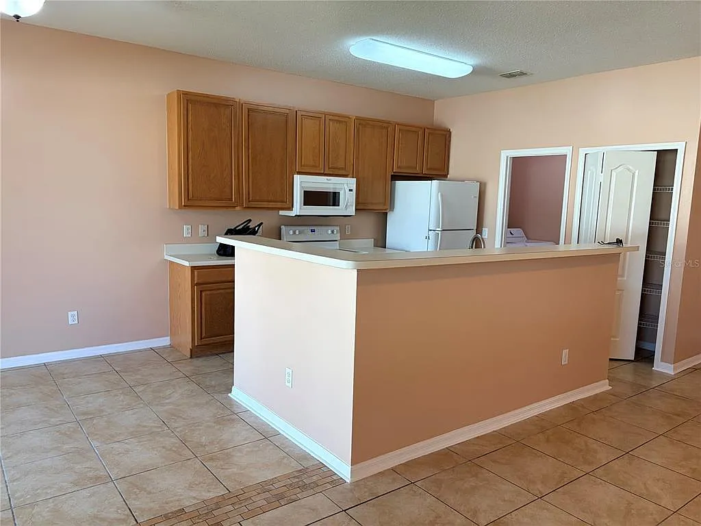 3 bed, 2.0 bath, 1564 sqft, $1,850 — Photo 3