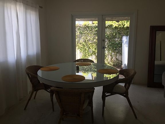 4th image of 1705 Bahama Dr
