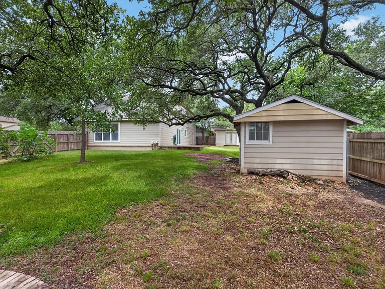1202 Knollpark Cir — Photo 31