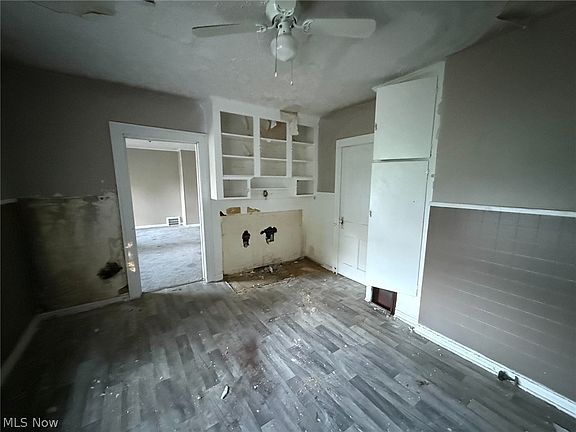 2nd image of 653 E 159th St