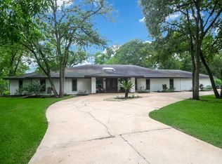 1215 Wagon Rd, Wallis, TX 77485