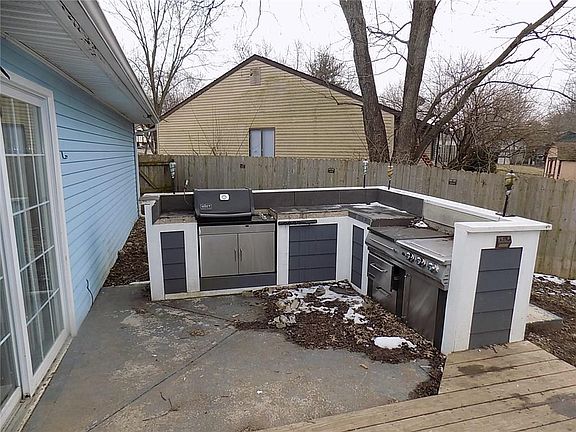 5th image of 1204 S New Field Ln