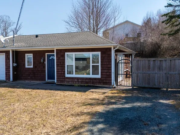 5 Fowler St, Wolfville, NS B4P 1M5