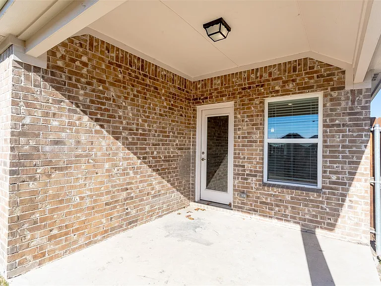 2904 Redbud Ln — Photo 34