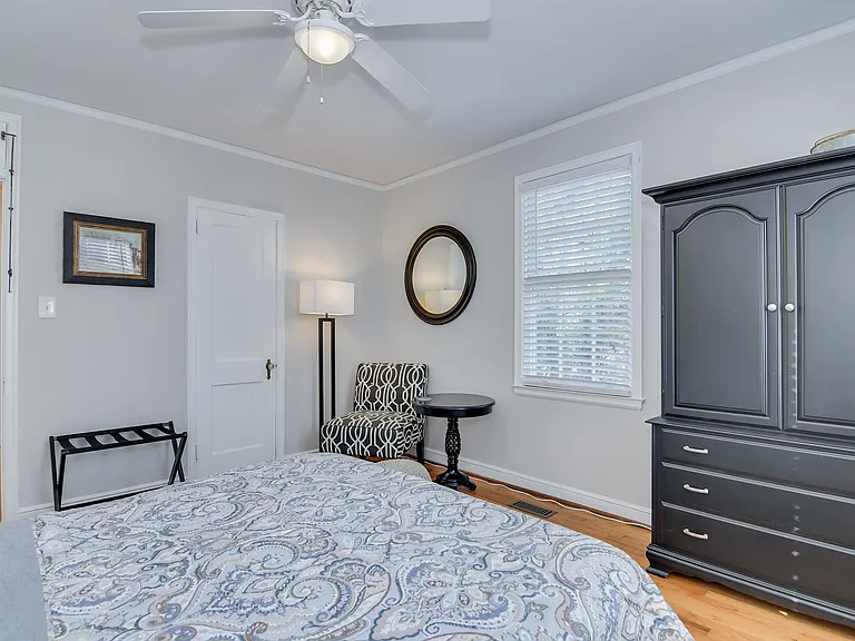 2631 Oakland Ave — Photo 34